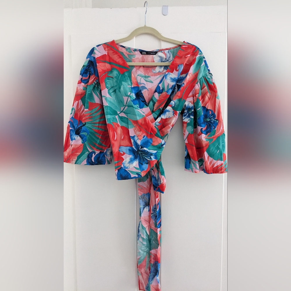 Zara Floral/Tropical Wrap Top size XS